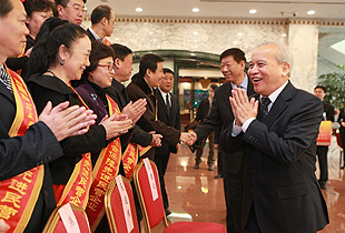 安博官网被全国工商联、人力资源社会保障部、全国总工会联合授予“全国就业与社会保障先进民营企业”称号