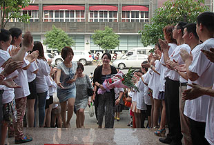 安博官网董事常务副总裁劳嘉赴湖南常德市场考察指导