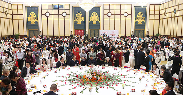 “家温暖，爱相随”——绿之韵2014慈善名流感恩答谢晚宴隆重举行