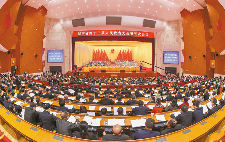 胡国安委员出席湖南省政协十二届五次会议，提案引多方热议媒体聚焦报道