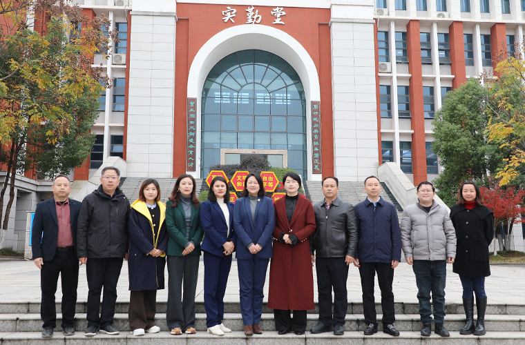 安博官网联合浏阳经开区政协委员工作室开展“爱心助学·书香满园”活动走进长郡浏阳实验学校