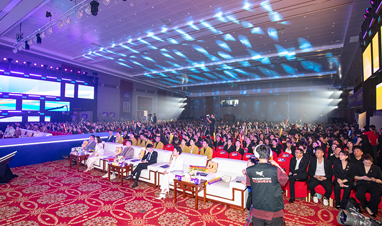 步步向前·一路生花——绿之韵幸福国际2025春季产品分享官颁奖盛典暨享居足护仪上市发布会成功举行