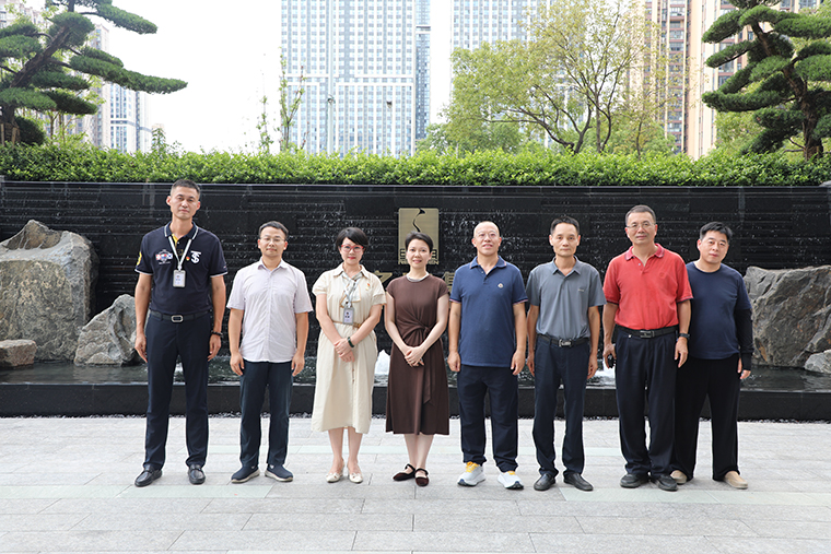 中共长沙市雨花区区委常委、政法委书记刘燕妮一行莅临绿之韵中心调研