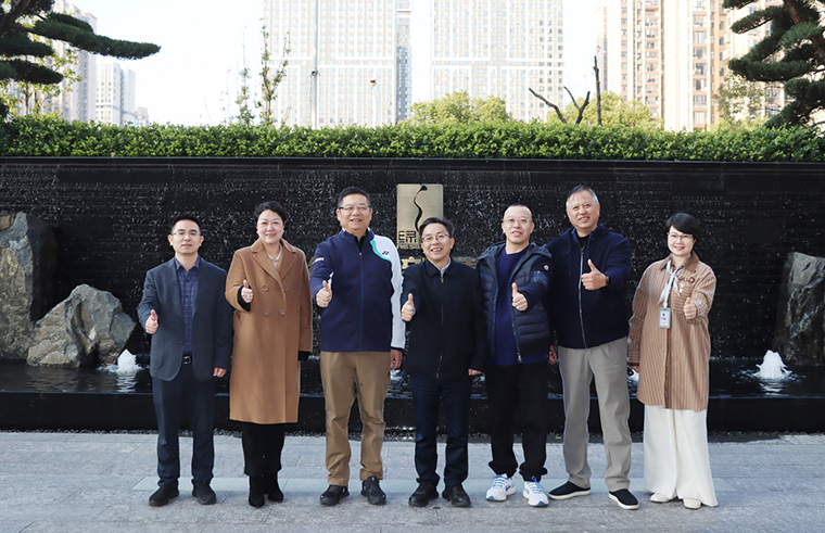 湖南省政协副主席赖明勇一行莅临绿之韵中心宣讲党的二十届四中全会精神并调研企业发展