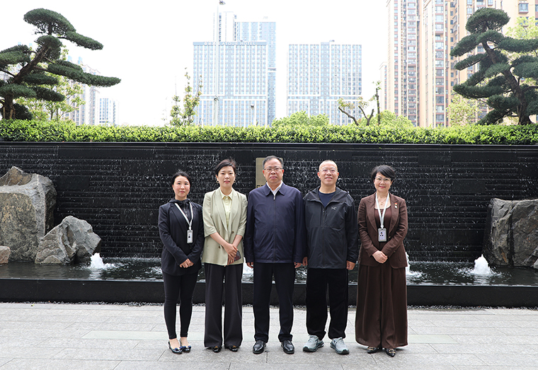 湖南省浏阳市政协党组书记、主席秦跃平一行莅临绿之韵中心调研
