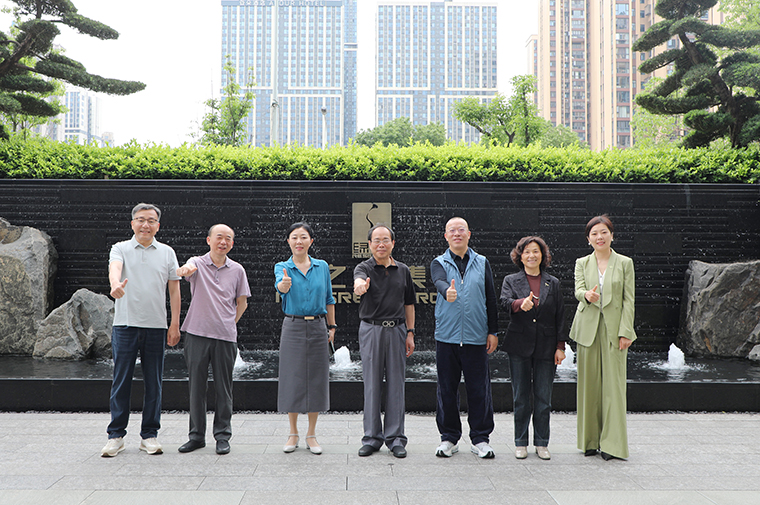 原中共长沙市委常委、统战部部长谭小平一行莅临绿之韵中心调研